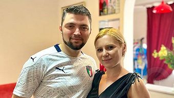 Chein spasum - Robert Gasparyan, Aspram Saratikyan