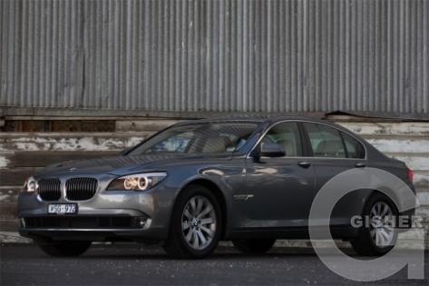BMW 740i