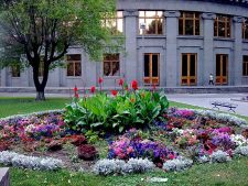 Армения Ереван ) возле Оперы )