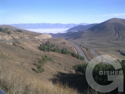 город Спитак под густым туманом