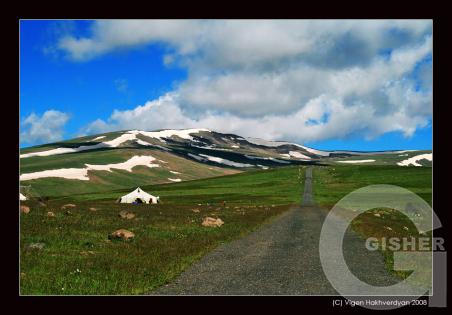 на Арагац.jpg