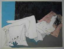 Joelle with pink pillow