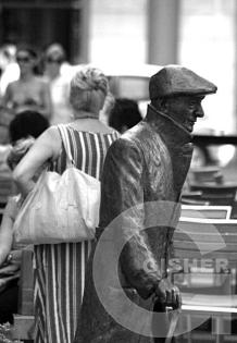 Kto tol'ko tut po ulicam ne xodit