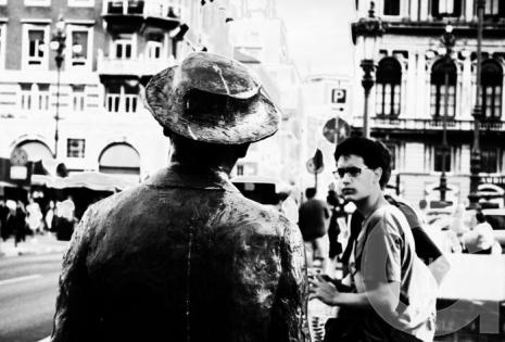 Ne tol'ko xodit no i smotrit