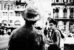 Ne tol'ko xodit no i smotrit