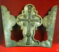 THE CROSS OF KING ASHOT YERKAT WITH ITS CHEST