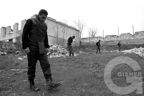 HALO Trust Battle Area Clearance, Fizuli, Armenian - controlled Azerbaijan © Onnik Krikorian , Oneworld Multimedia.