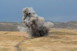 HALO Trust controlled detonation, Askeran, Nagorno Karabakh © Onnik Krikorian , Oneworld Multimedia.