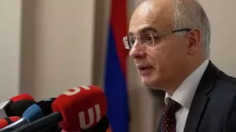 За «пустыми сердечками» и велосипедными шоу скрывается хорошо отлаженная коррупция: Левон Зурабян обвиняет Пашиняна в пособничестве Алиеву