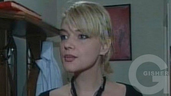 Chein spasum - Iskuhi Azaryan